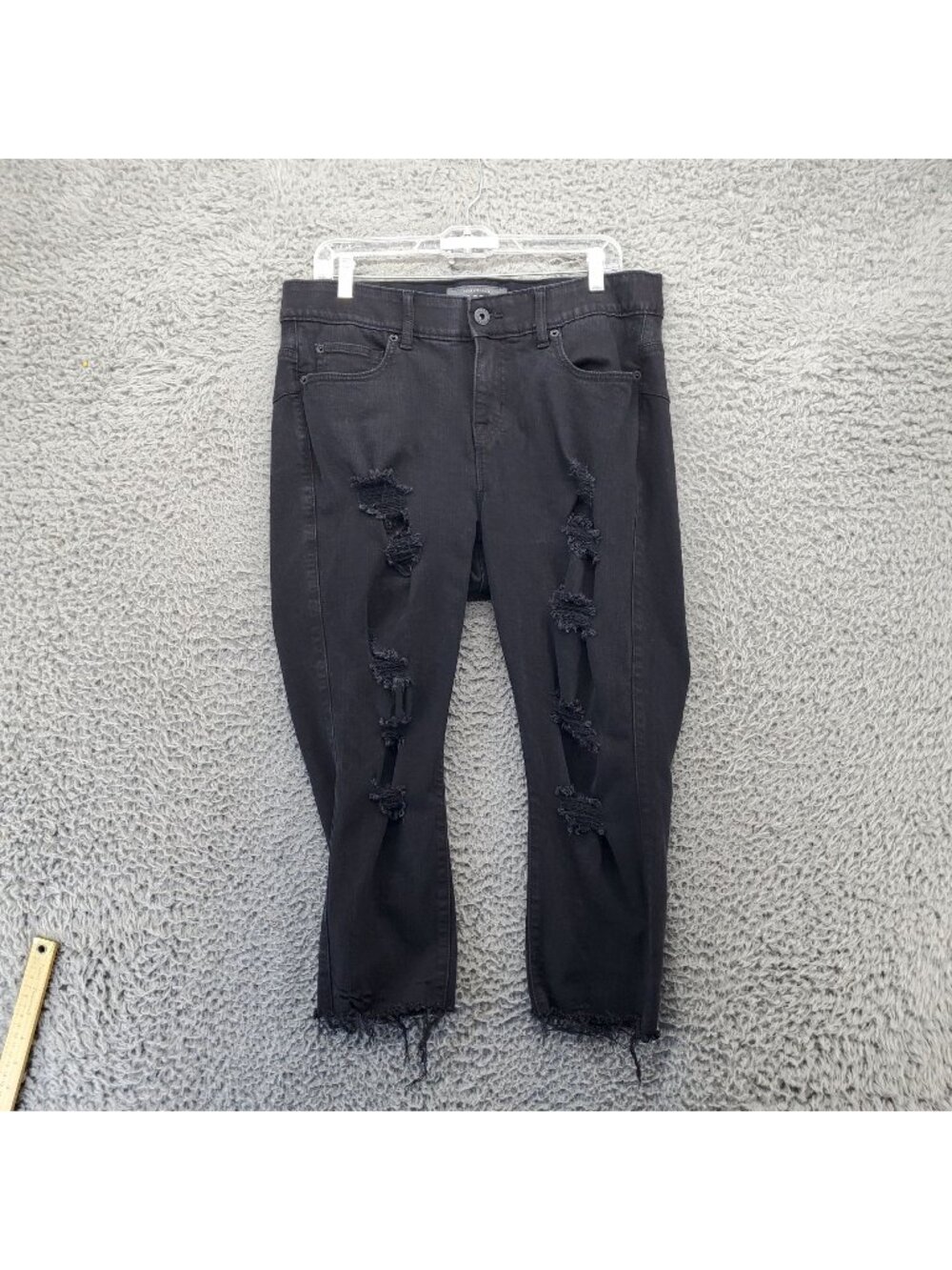 Torrid Jeans Womens 14R Black Distressed Ripped Premium Denim Cropped *Read*
